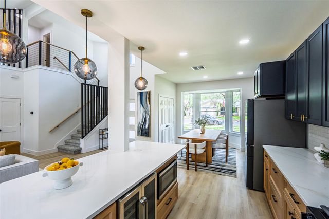 9111 Hazelhurst DR, Austin, TX 78729