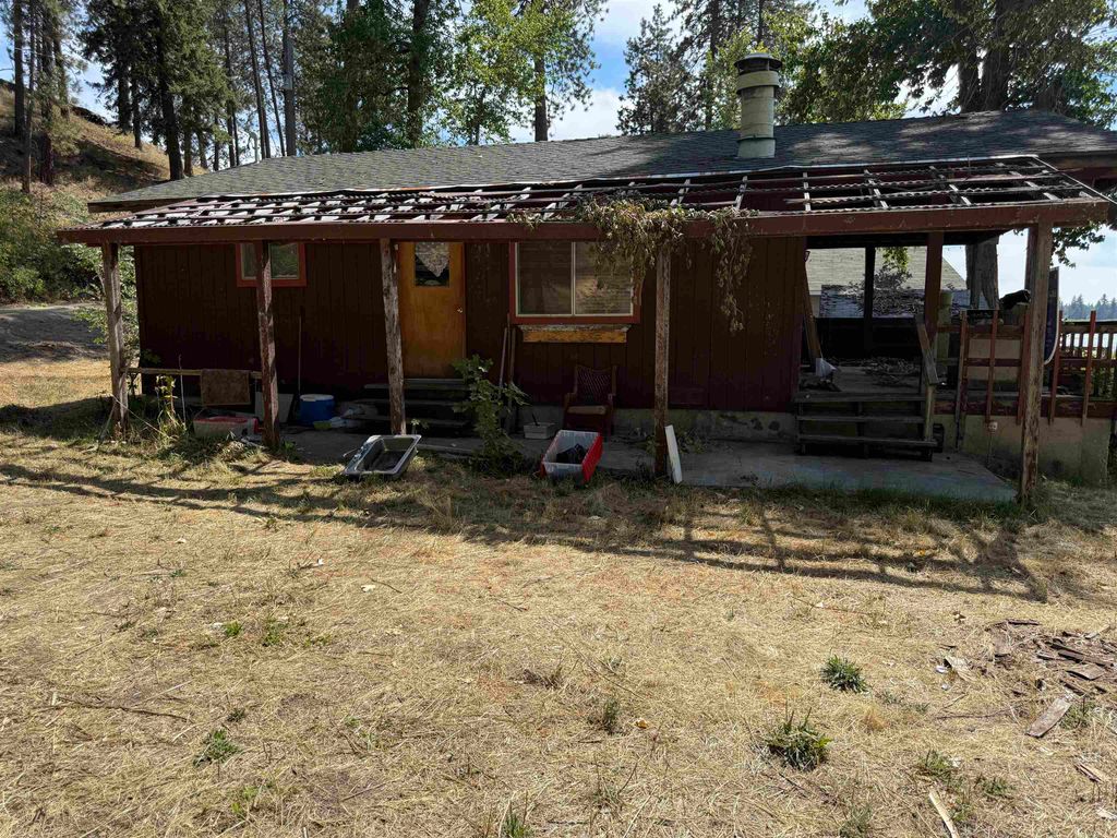 40211 N Grays Ln, Elk, WA 99009