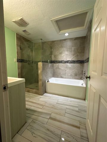 132 Otter Trail, Lake Jackson, TX 77566