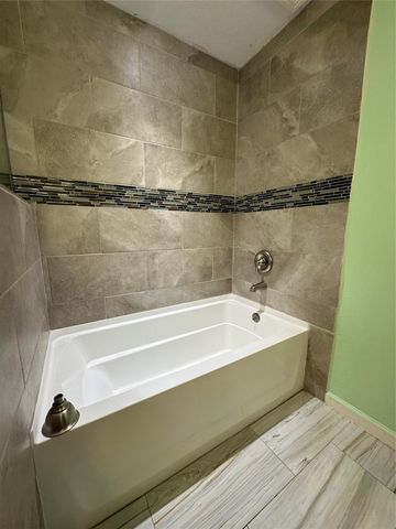 132 Otter Trail, Lake Jackson, TX 77566