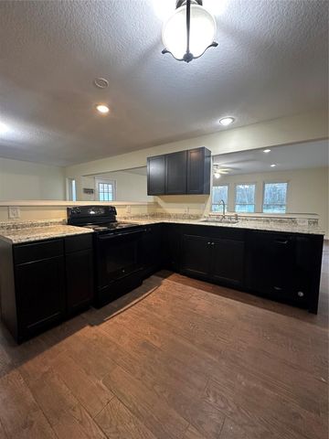 132 Otter Trail, Lake Jackson, TX 77566