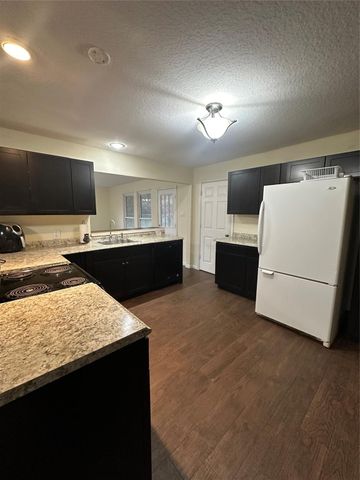 132 Otter Trail, Lake Jackson, TX 77566