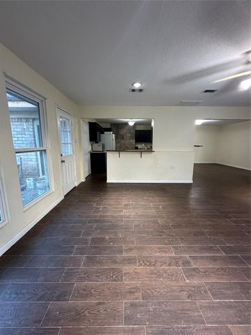 132 Otter Trail, Lake Jackson, TX 77566