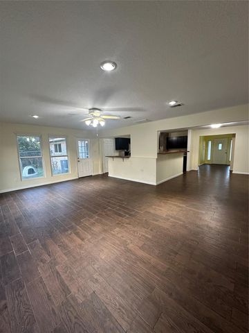 132 Otter Trail, Lake Jackson, TX 77566