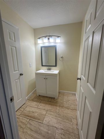 132 Otter Trail, Lake Jackson, TX 77566