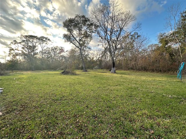 132 Otter Trail, Lake Jackson, TX 77566
