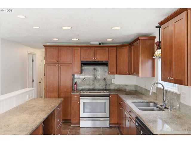 16933 Se LAUGARDIA Way, Milwaukie, OR 97267