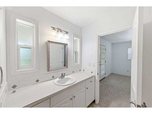 16933 Se LAUGARDIA Way, Milwaukie, OR 97267