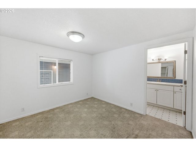 16933 Se LAUGARDIA Way, Milwaukie, OR 97267