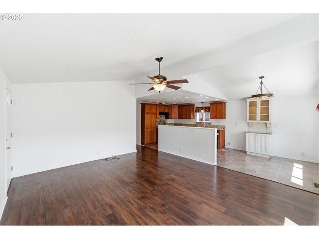 16933 Se LAUGARDIA Way, Milwaukie, OR 97267