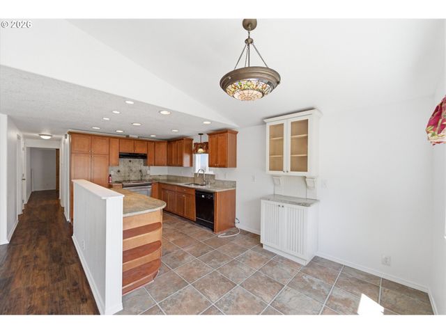16933 Se LAUGARDIA Way, Milwaukie, OR 97267