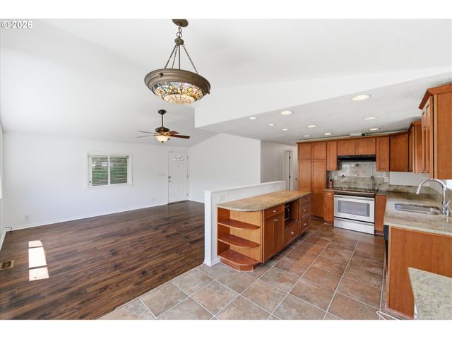 16933 Se LAUGARDIA Way, Milwaukie, OR 97267