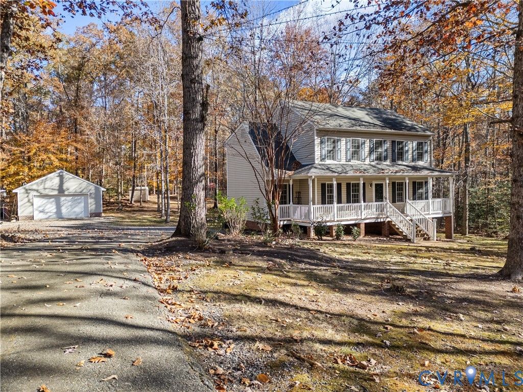 1384 Pine Creek Ridge Dr, Powhatan, VA 23139