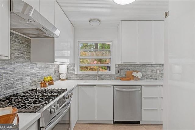 1019 Greenbriar Circle, Decatur, GA 30033