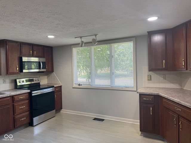 329 Sandbrook Drive, Noblesville, IN 46062