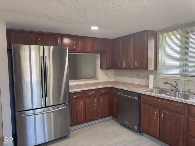 329 Sandbrook Drive, Noblesville, IN 46062