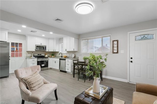 204 W Kelly AVE, Hampton, VA 23663