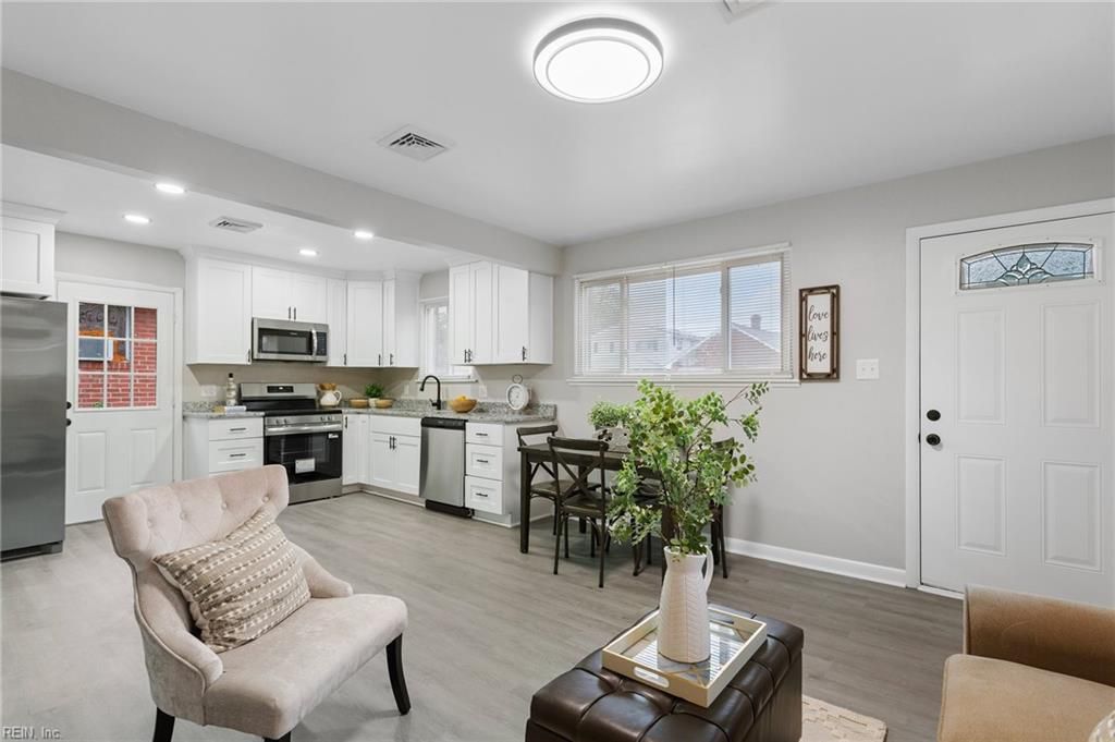 204 W Kelly AVE, Hampton, VA 23663