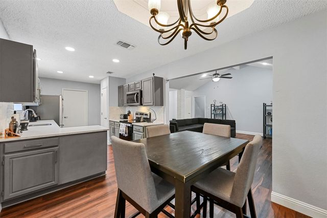 2530 Seven Hills Drive, Grand Prairie, TX 75052