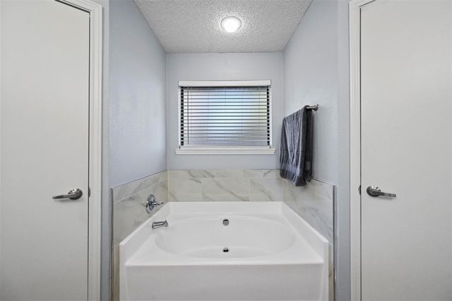 2530 Seven Hills Drive, Grand Prairie, TX 75052