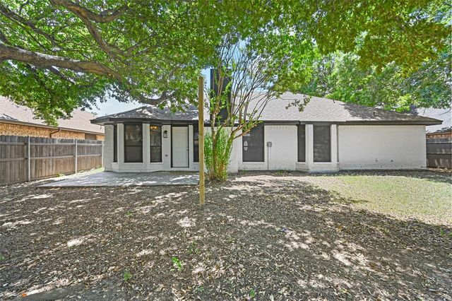 2530 Seven Hills Drive, Grand Prairie, TX 75052