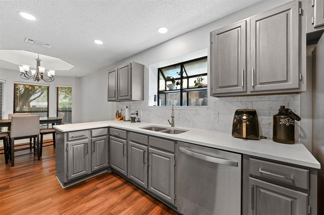 2530 Seven Hills Drive, Grand Prairie, TX 75052