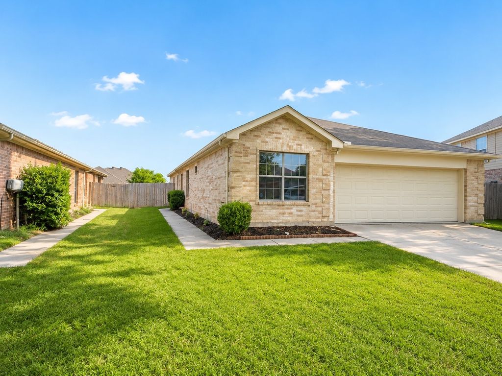 1249 Cottonwood Drive, Crowley, TX 76036