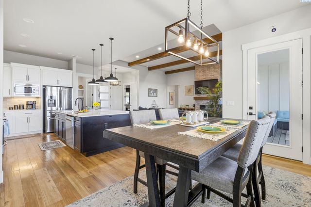 5520 Hershey Ln., West Richland, WA 99353