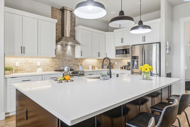 5520 Hershey Ln., West Richland, WA 99353