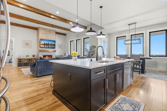 5520 Hershey Ln., West Richland, WA 99353