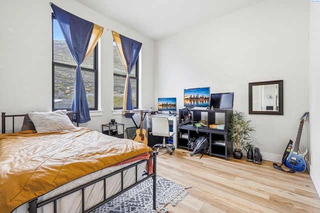 5520 Hershey Ln., West Richland, WA 99353