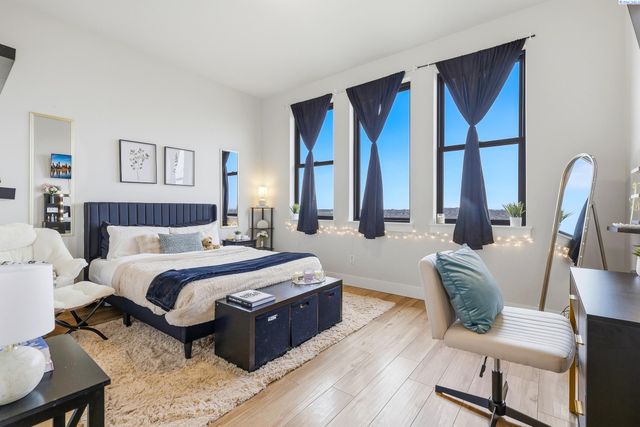 5520 Hershey Ln., West Richland, WA 99353