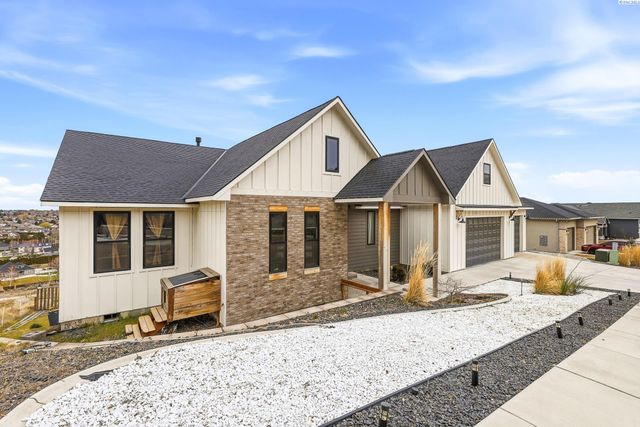 5520 Hershey Ln., West Richland, WA 99353