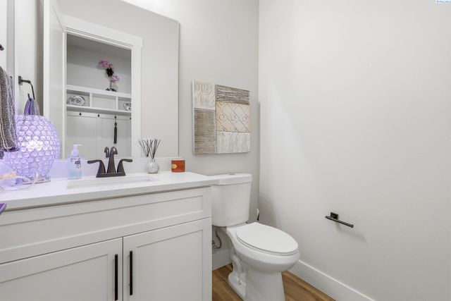 5520 Hershey Ln., West Richland, WA 99353