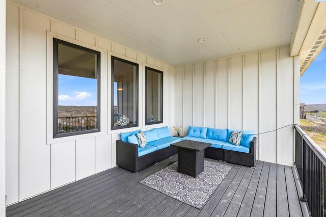 5520 Hershey Ln., West Richland, WA 99353