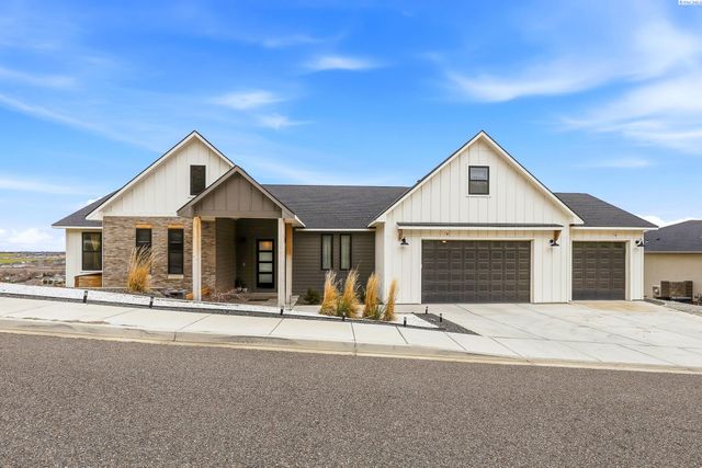 5520 Hershey Ln., West Richland, WA 99353