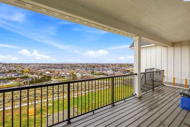 5520 Hershey Ln., West Richland, WA 99353