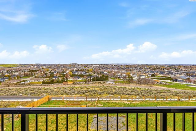 5520 Hershey Ln., West Richland, WA 99353