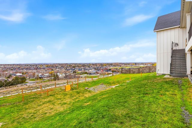 5520 Hershey Ln., West Richland, WA 99353