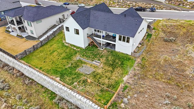 5520 Hershey Ln., West Richland, WA 99353