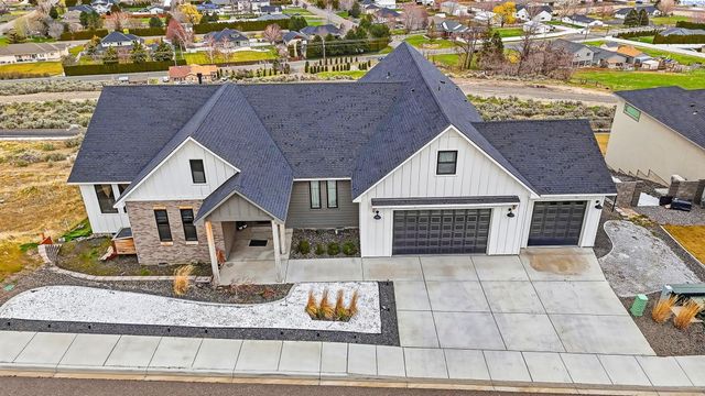 5520 Hershey Ln., West Richland, WA 99353