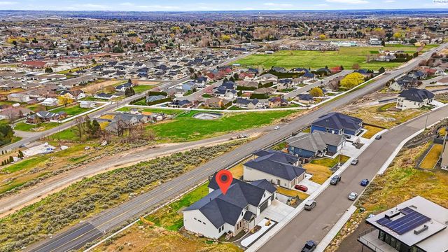 5520 Hershey Ln., West Richland, WA 99353