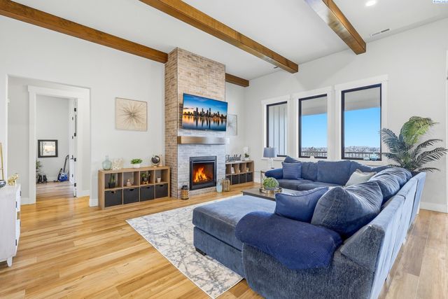 5520 Hershey Ln., West Richland, WA 99353