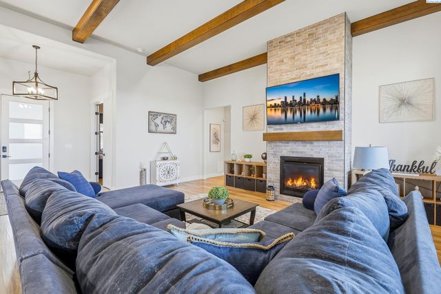 5520 Hershey Ln., West Richland, WA 99353