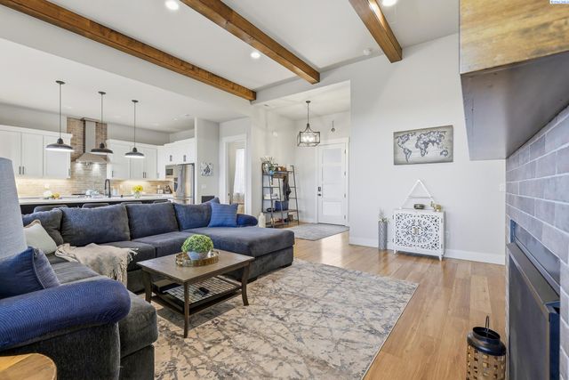 5520 Hershey Ln., West Richland, WA 99353