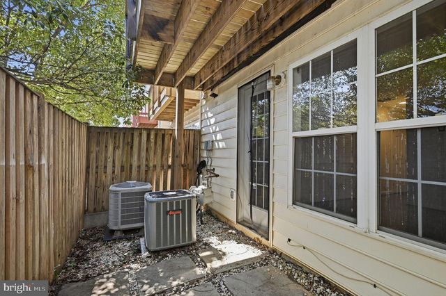 1443 N SCOTT ST, Arlington, VA 22209