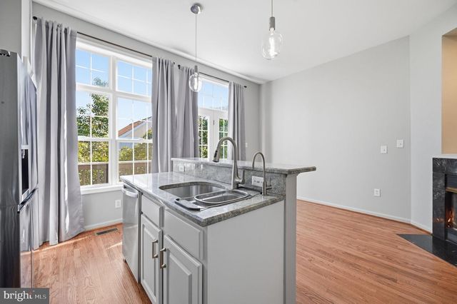 1443 N SCOTT ST, Arlington, VA 22209