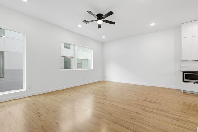427 W 10TH Street Street 502, Dallas, TX 75208