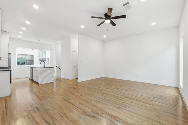 427 W 10TH Street Street 502, Dallas, TX 75208
