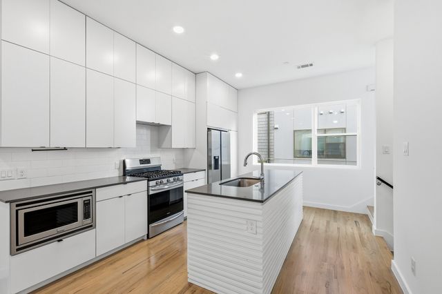 427 W 10TH Street Street 502, Dallas, TX 75208